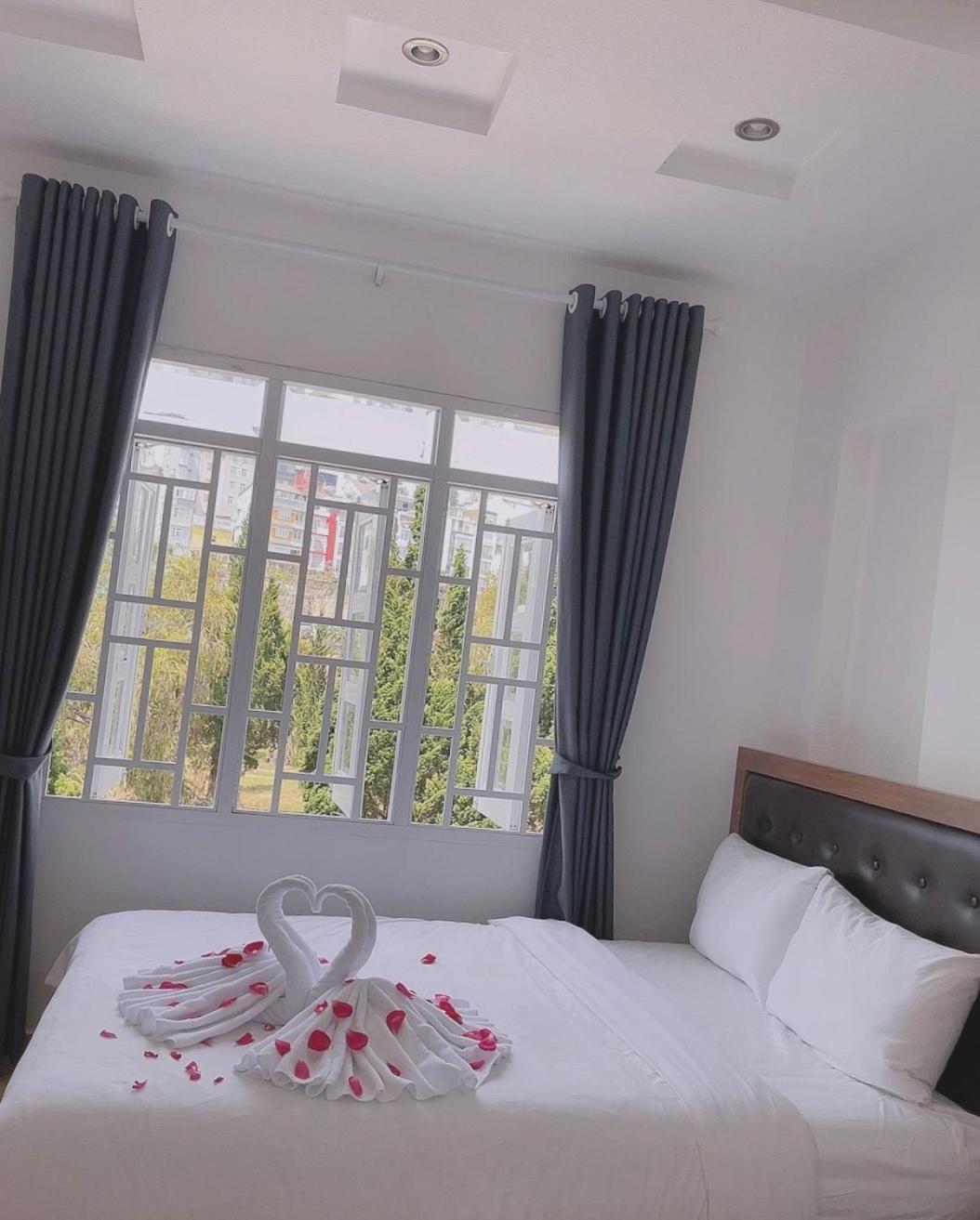 Phuong Vy Hotel Da Lat Exterior photo